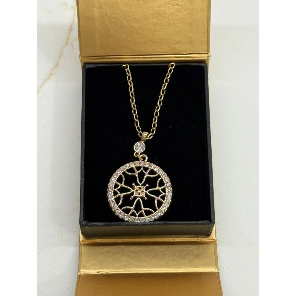 Avon Signature Collection Goldtone Filigree Pendant Necklace – New in Box